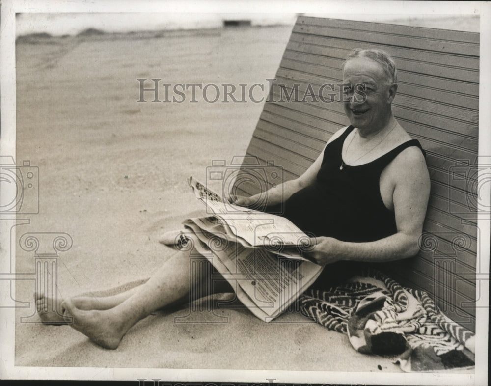 1938 Press Photo Alfred Smith enjoying the sunshine at Palm Beach Florida
