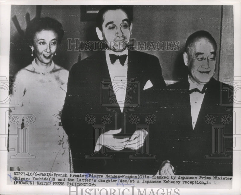 Load image into Gallery viewer, 1954 Press Photo Pierre Mendes-France flanked by Shigeru Yoshida and Aso
