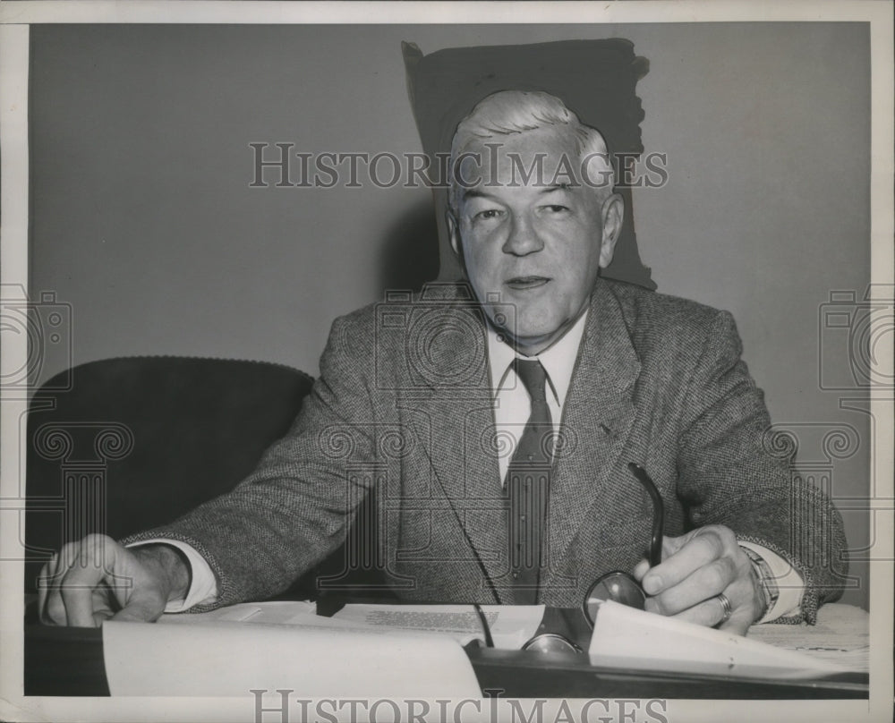 1953 Press Photo Thomas J. Herbert at a public hearing as he rejected a move- Historic Images