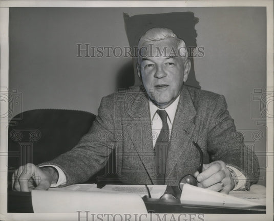 1953 Press Photo Thomas J. Herbert at a public hearing as he rejected a move- Historic Images