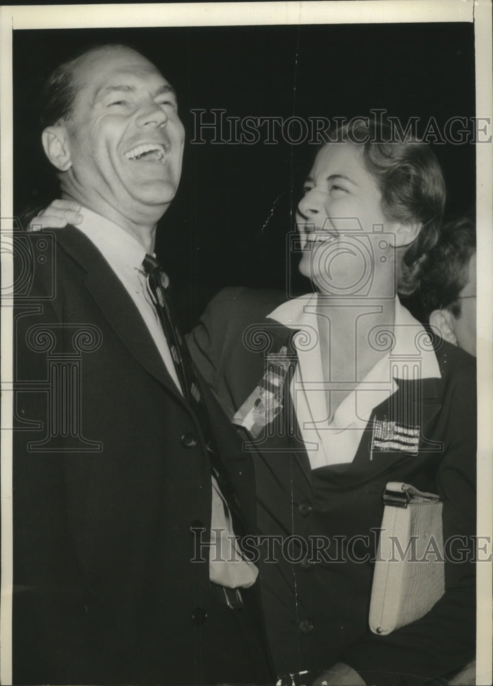 1940 Press Photo Mrs L.W. Robert Jr &amp; James H.R. Cromwell Laugh at Convention- Historic Images