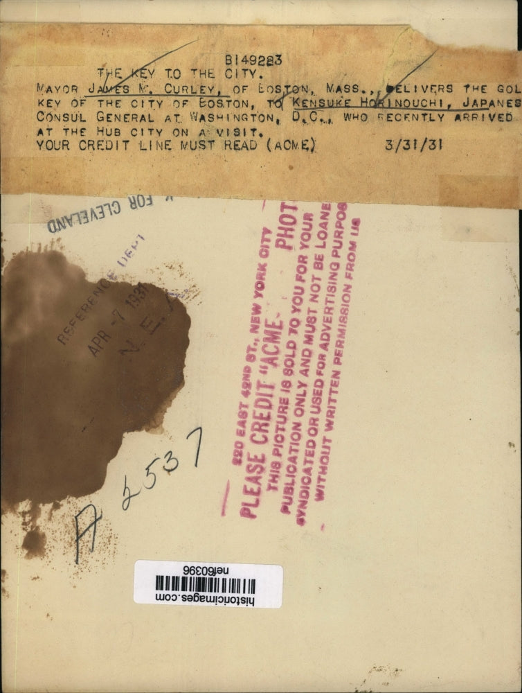 1931 Press Photo James Curley Delivers Gold Key of Boston to Kensuke Horinouchi