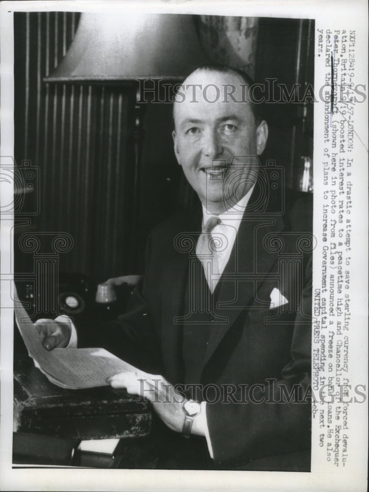 1957 Press Photo Peter Thorneygroft announces freeze on bank loans - nef60462