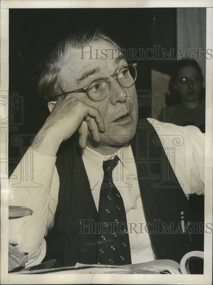 1947 Press Photo Robert B. Barker testifies at Lilienthal hearing - nef60468