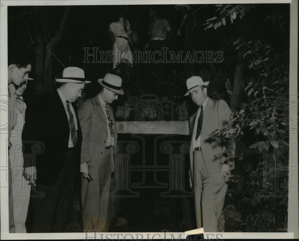 1935 Press Photo Tenn. Police Officers investigate the Body of Marian Ellis - Historic Images