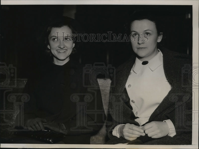 Load image into Gallery viewer, 1937 Press Photo Margaret Montgomery and Katherine Harris plot kidnap was a hoax
