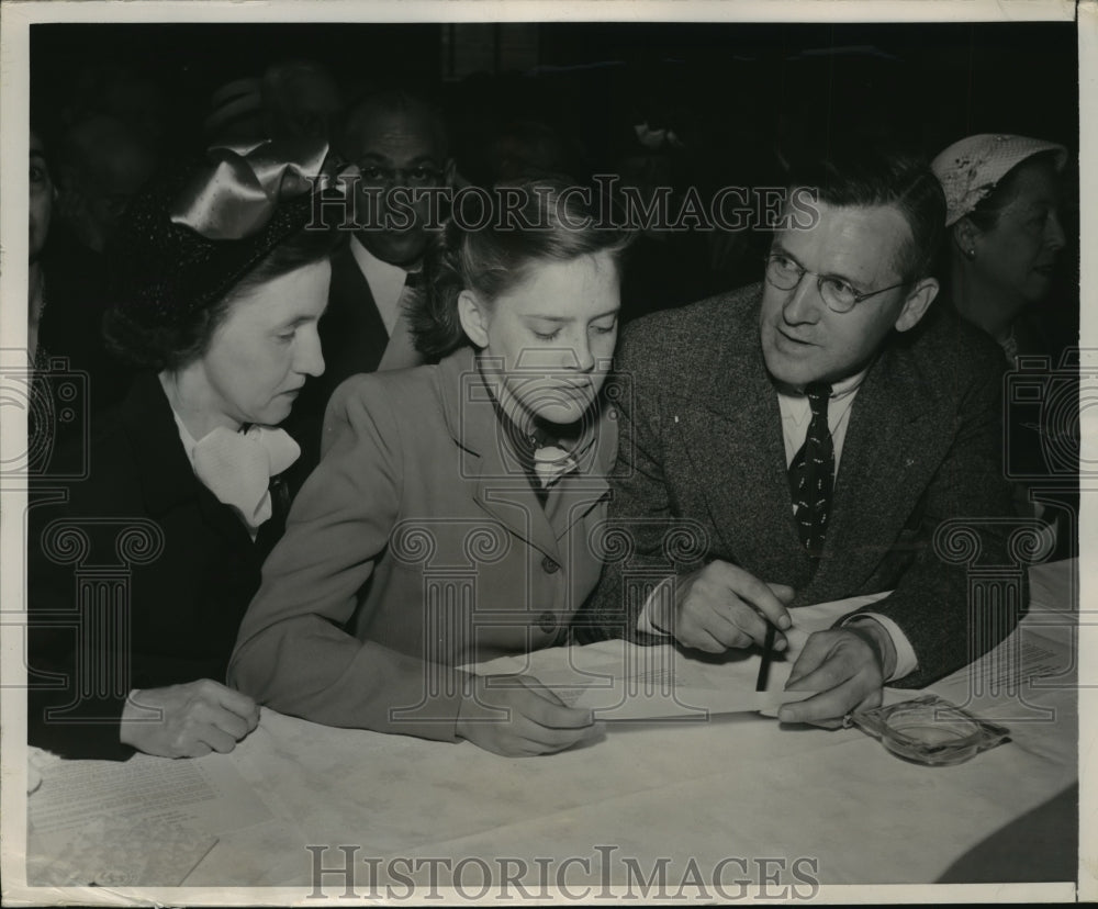 1931 Press Photo Mother Daughter & Father Attend 50th Annual U.S. Steel Meeting