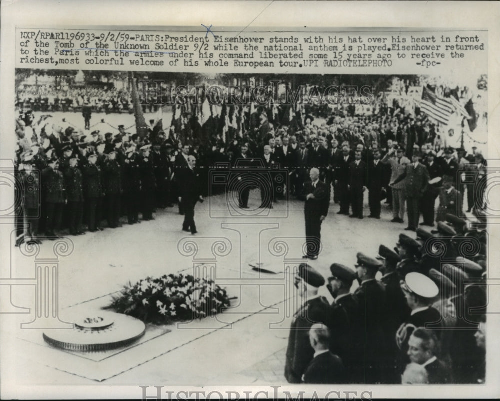 1959 Press Photo President Eisenhower stands with his hat over his heart- Historic Images