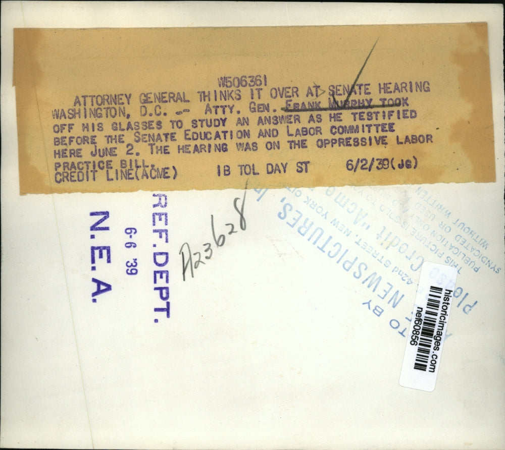 1939 Press Photo Frank Murphy takes off his glasses to study an answer