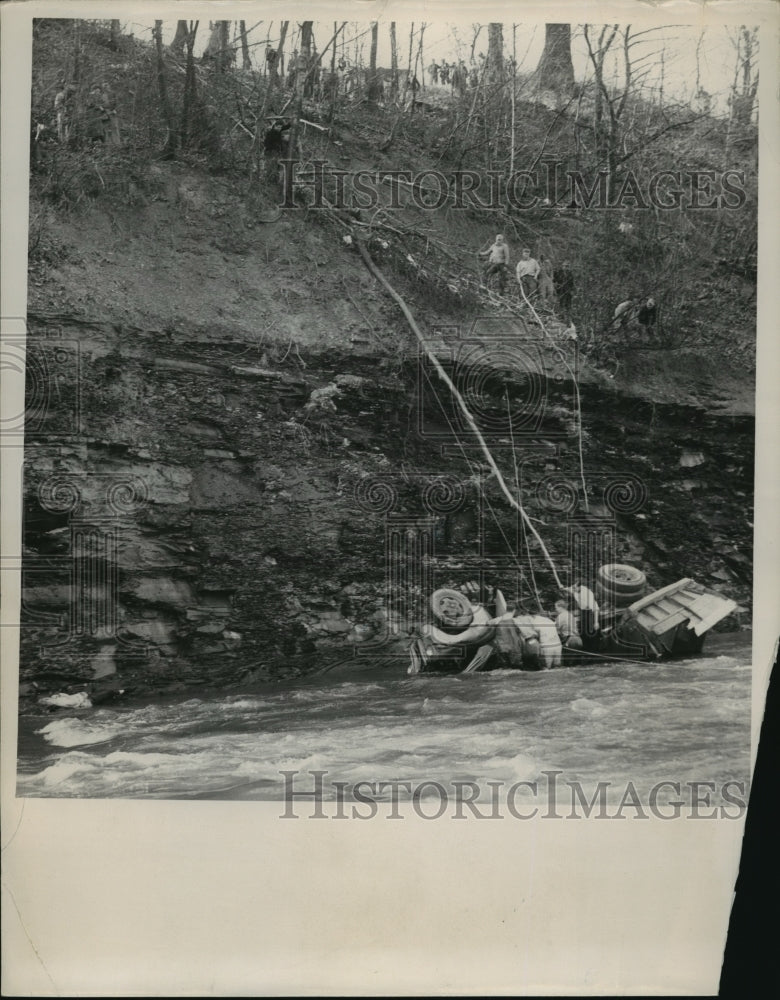 1951 Press Photo Auto truck wreck- Historic Images