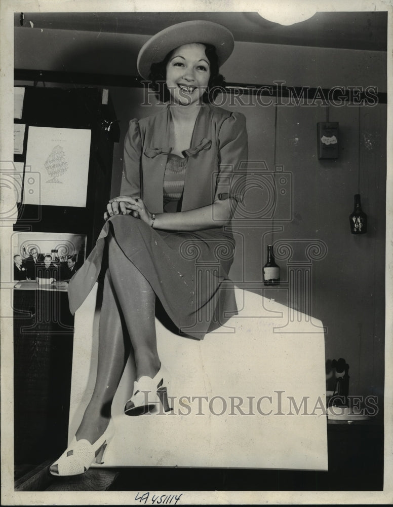1938 Press Photo Virginia McDowell in court winning a divorce from her husband