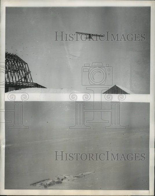1940 Press Photo Private Air Force Plane they supplied food and Medicine in Wyo.- Historic Images