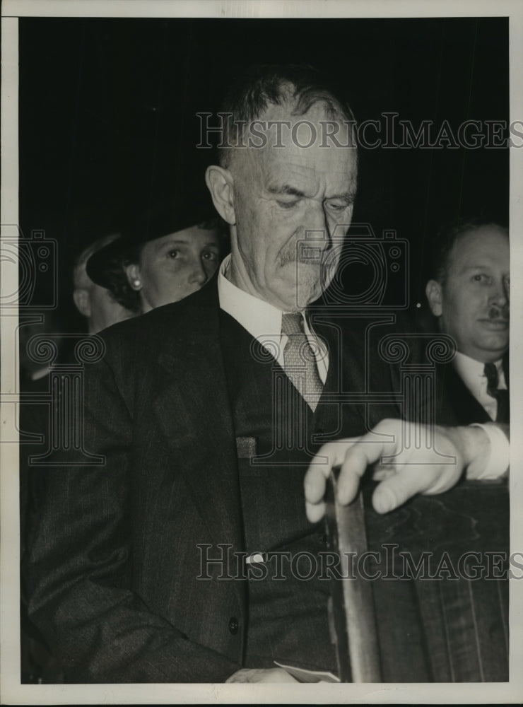 Load image into Gallery viewer, 1938 Press Photo Dr C.B. Davenport at the Gold Spring Station in Washington DC
