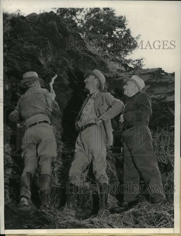 1937 Press Photo Graphite Mine discovered in the San Bernadino Mountains
