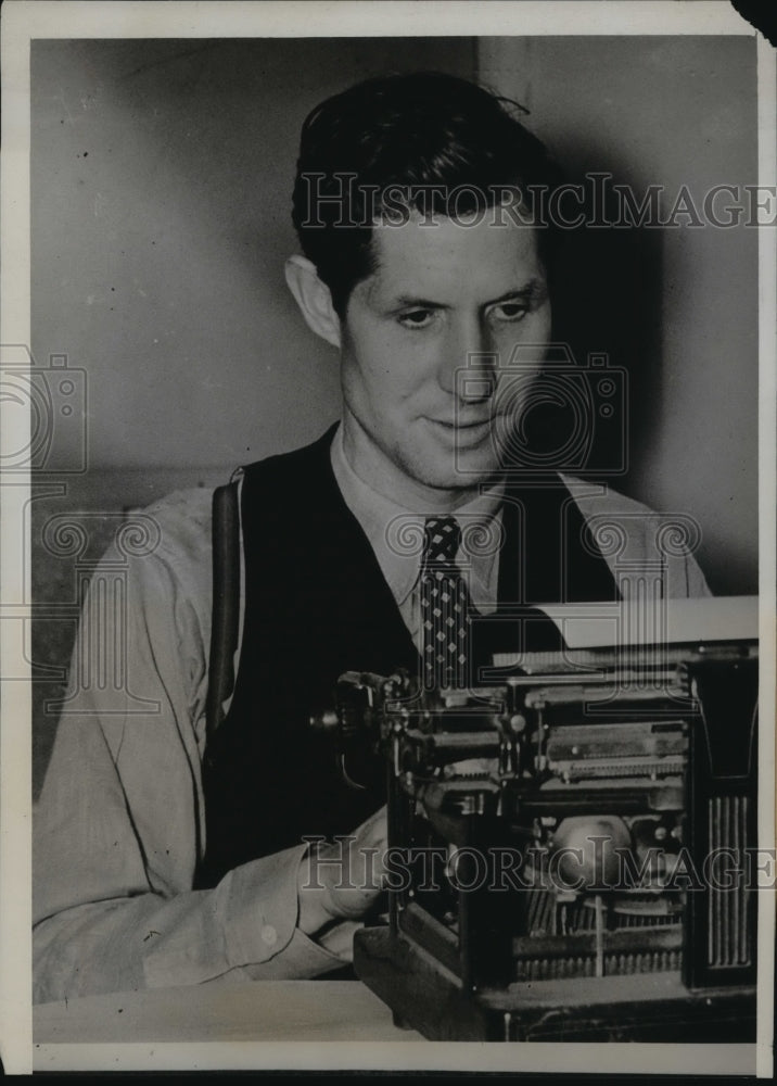 Load image into Gallery viewer, 1938 Press Photo Mike Monroney Defeated T-Bone McDonald &amp; 2 Other Candidates
