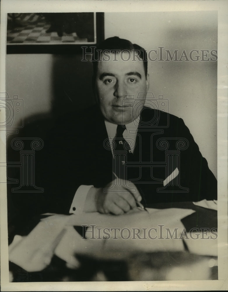 1930 Press Photo Alderman Arthur F Albert Enters Race for Republican Mayor Nom