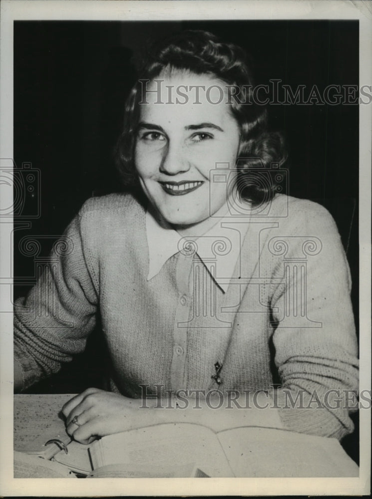 1944 Press Photo Ms Peggy Davis Becomes Member of Athletic Board at Kansas Univ