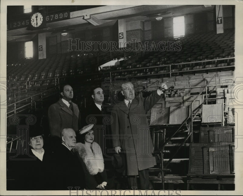Load image into Gallery viewer, 1944 Press Photo Democratic National Committee Members Visit Chicago Stadium
