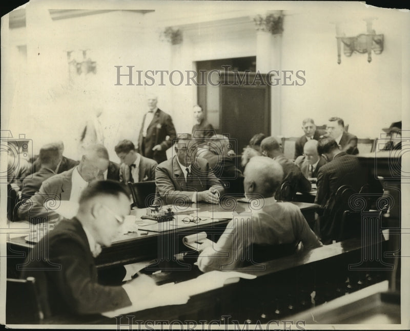 Load image into Gallery viewer, 1926 Press Photo Senate Primary Investigating Committee Hearings, Chicago
