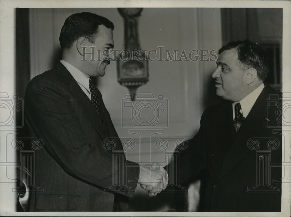 1937 Press Photo Thomas Dewey Greets Mayor Fiorello LaGuardia, New York- Historic Images