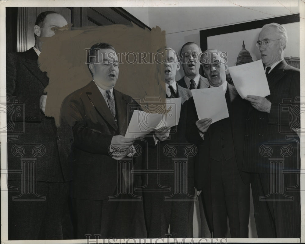1945 Press Photo Congress Representatives Rehearse Christmas Carols for England