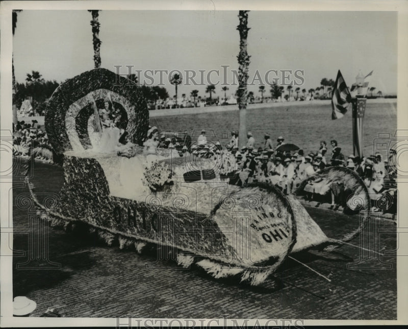 Load image into Gallery viewer, 1940 Press Photo Ohio Float won at the 22nd Annual Festival of States
