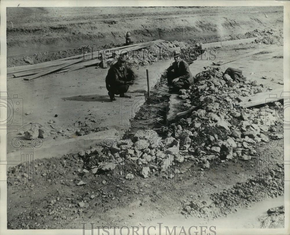 1930 Press Photo State Examiner&#39;s Paving at Ansonia Ave. Brooklyn Village- Historic Images