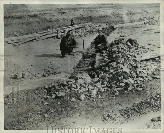1930 Press Photo State Examiner's Paving at Ansonia Ave. Brooklyn Village- Historic Images