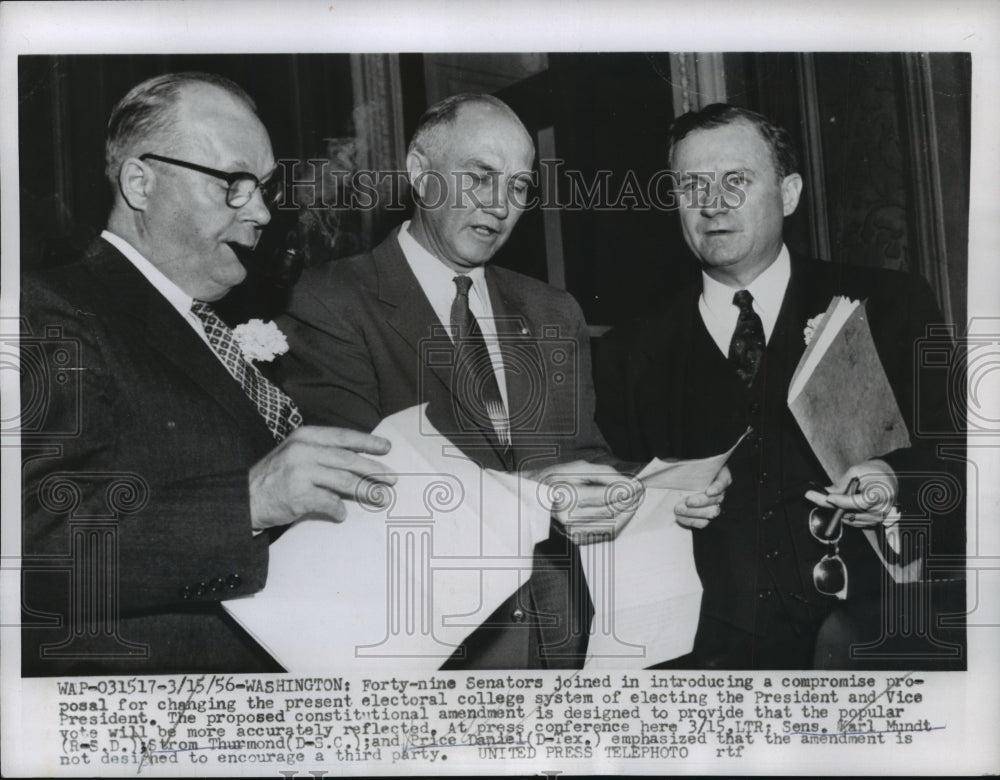 1956 Press Photo Senators joining to introduce new electoral college system