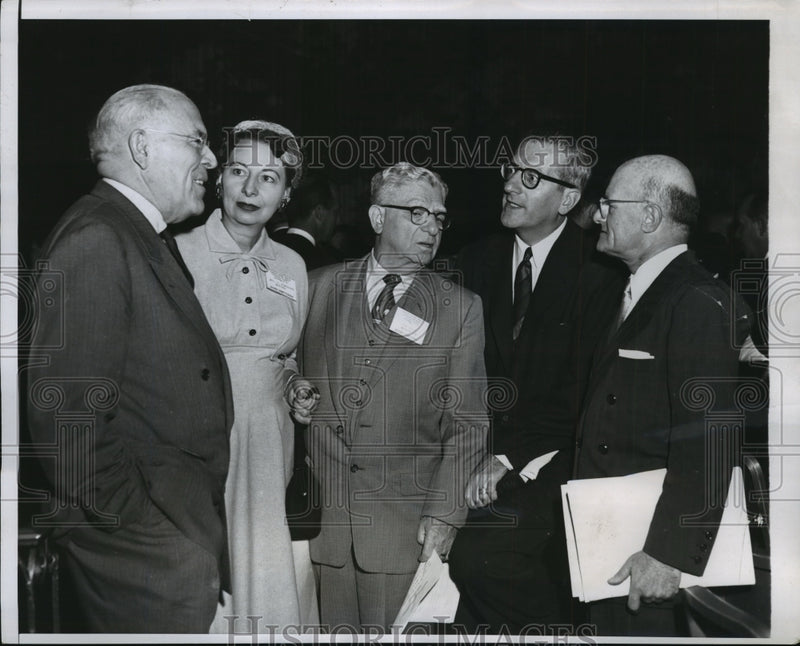 Load image into Gallery viewer, 1955 Press Photo Democrats in Chicago for Strategy meeting and $100 plate Dinner
