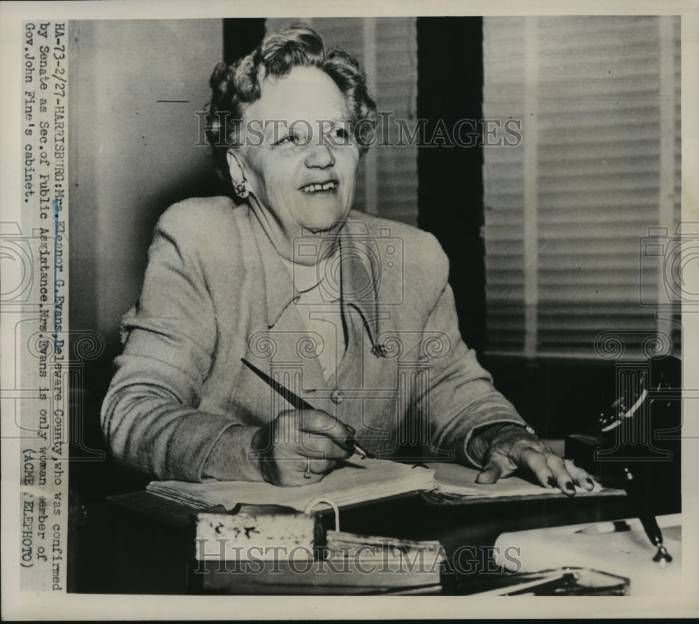 1951 Press Photo Eleanor Evans Secretary of Public Assistance, Delaware County