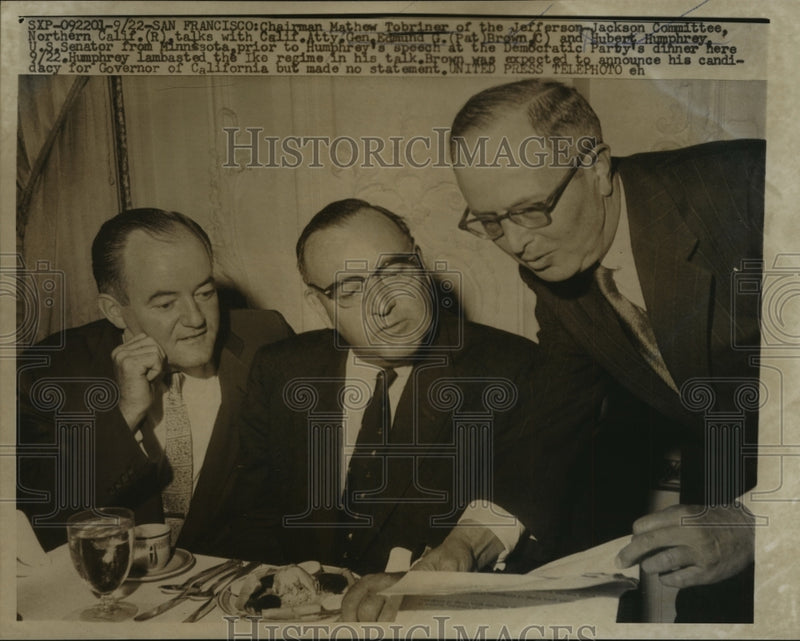 Load image into Gallery viewer, 1957 Press Photo Mathew Tobriner, Edmund Brown, Hubert Humphrey Democrat Dinner
