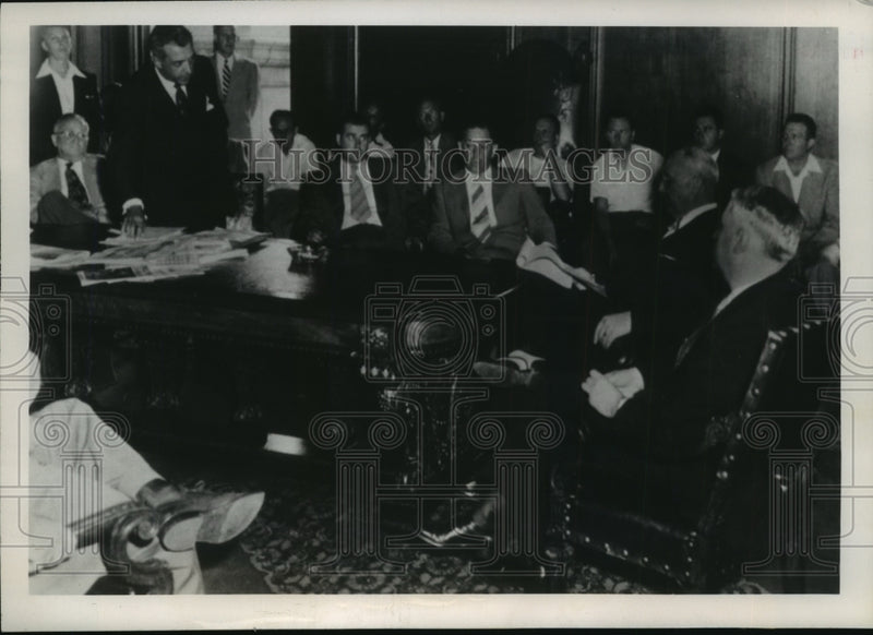 Load image into Gallery viewer, 1952 Press Photo Gerald Ullman Represents Gasoline Retailers Association, Pa

