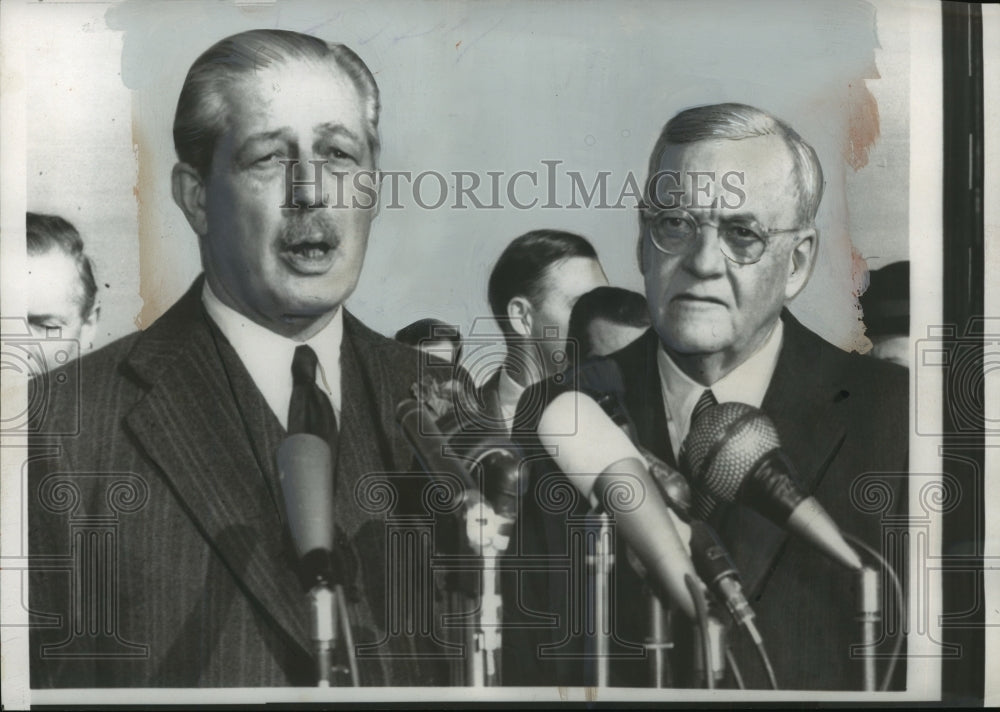 1957 Press Photo Harold McMillan,British Prime Minister address at Wash.Airport
