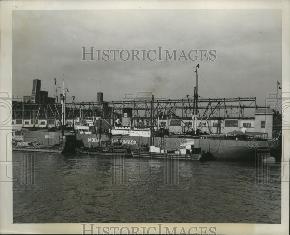 1939 Press Photo The Freighter Mormactide With Barges Alongside Barges in NJ.