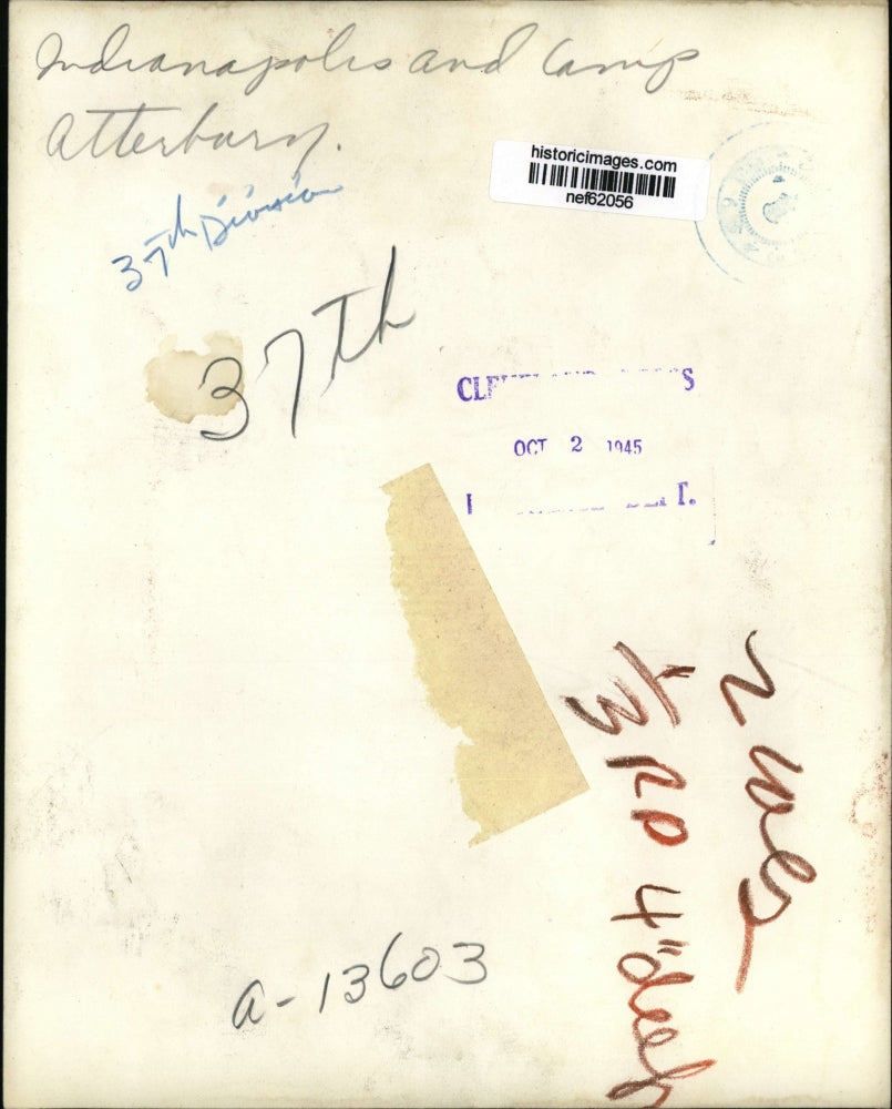 1945 Press Photo Refreshment Time for Sgt. Joseph Widyn and Cpl. Walter Duniec