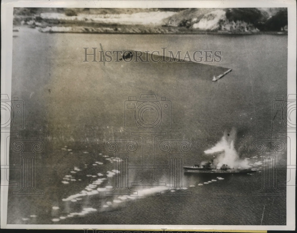 1945 Press Photo Jap Destroyer Undergoes Heavy Strafing Attack From U S Fleet- Historic Images