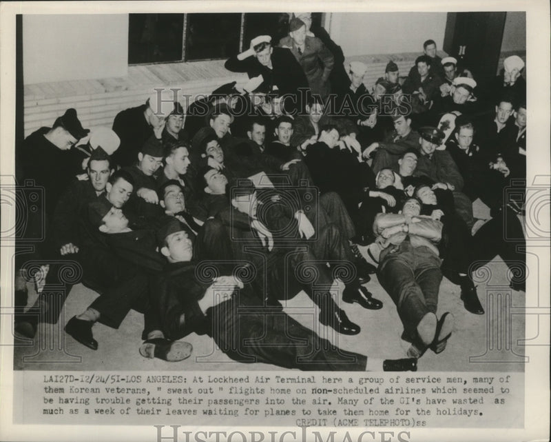 Load image into Gallery viewer, 1951 Press Photo Passengers Stuck at Lockheed Air Terminal, Los Angeles Airport
