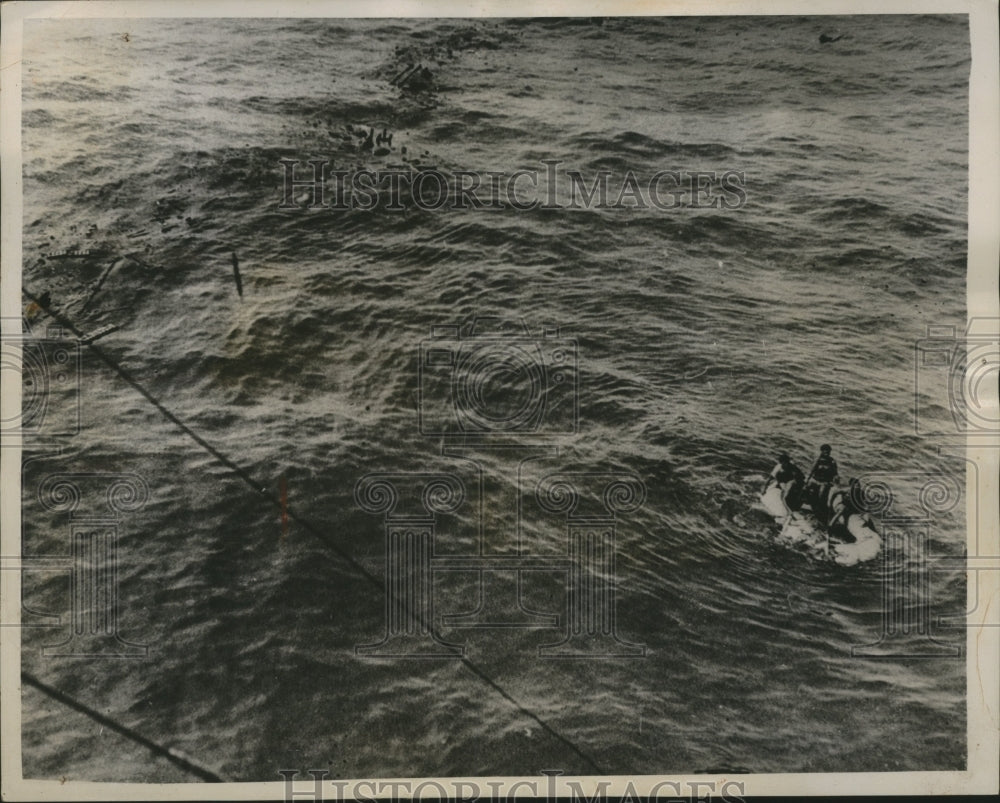 1940 Press Photo Italian Survivors from Bartolomei Colleoni swimming at the Sea