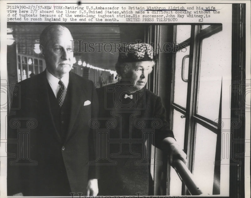 Load image into Gallery viewer, 1957 Press Photo Mr &amp; Mrs Winthrop Aldrich Arrive, New York on SS United States
