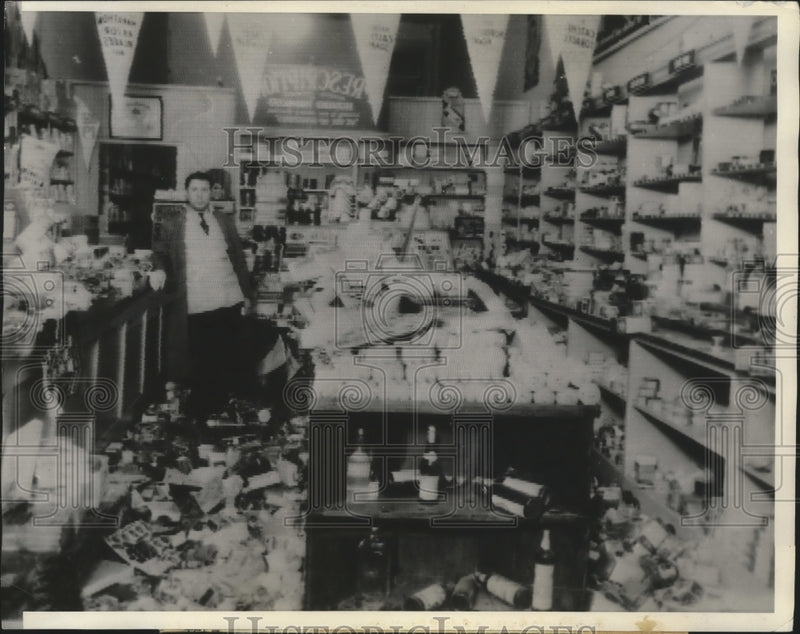 Load image into Gallery viewer, 1933 Press Photo Walnut Park, California Drug Store Damage after Earthquake
