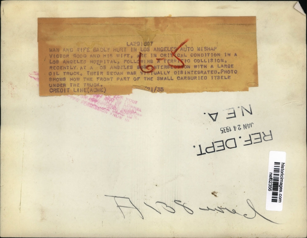 1935 Press Photo Front part of the small carburied itself under the truck