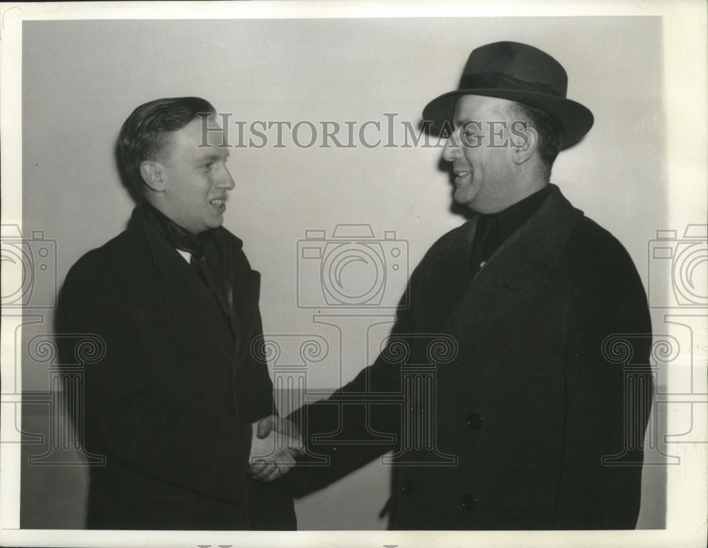 1942 Press Photo John Yaccarine, Sr. bids goodbye to his son, John, Jr.- Historic Images