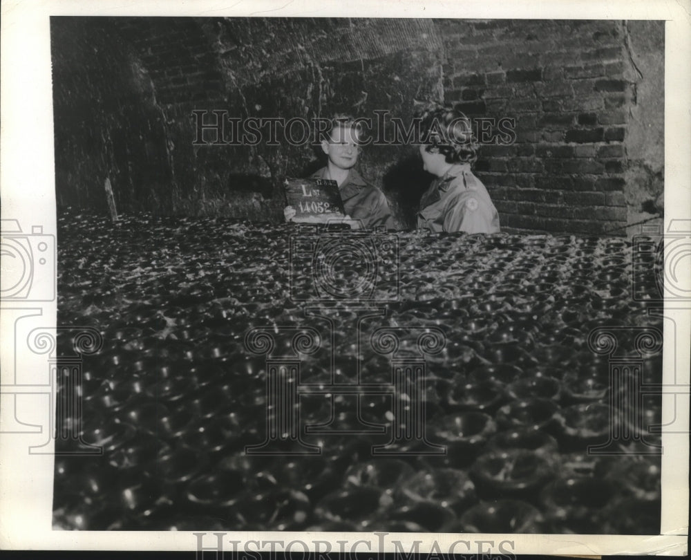 1944 Press Photo U.S. Army nurses visit the cellar of a huge winery - nef62393- Historic Images