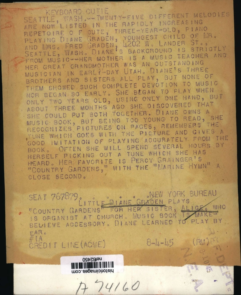 1945 Press Photo Diane Graden plays "Country Gardens" for her sister, Alice