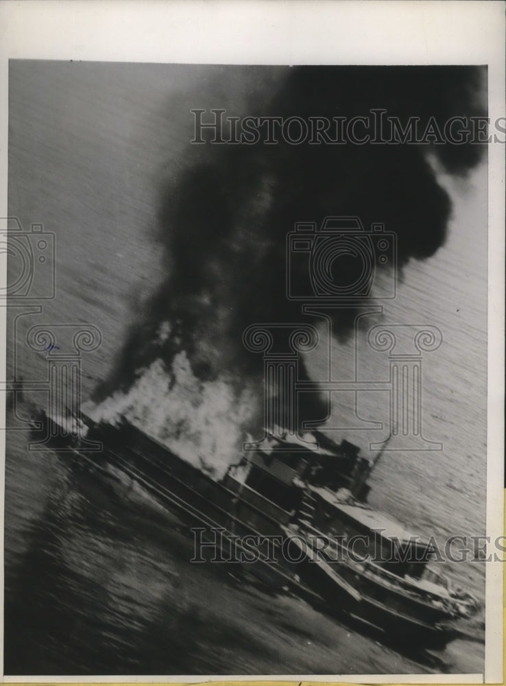 Load image into Gallery viewer, 1945 Press Photo Japanese Ablaze &amp; Slowly Beginning to Sink After U.S. Raid
