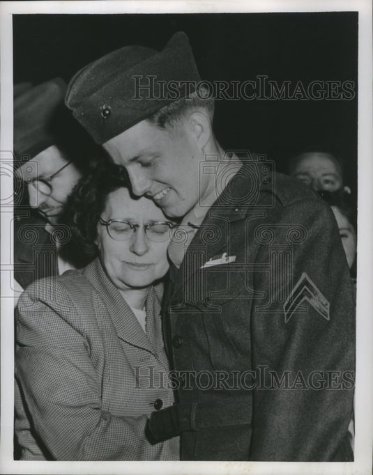 1953 Press Photo Return of US Korea War veterans who were POW - nef62657