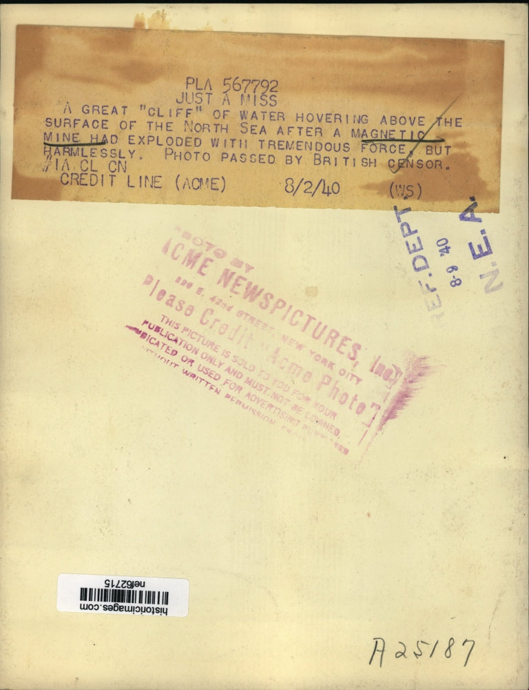 1940 Press Photo Water hovering above North Sea after a magnetic mine exploded