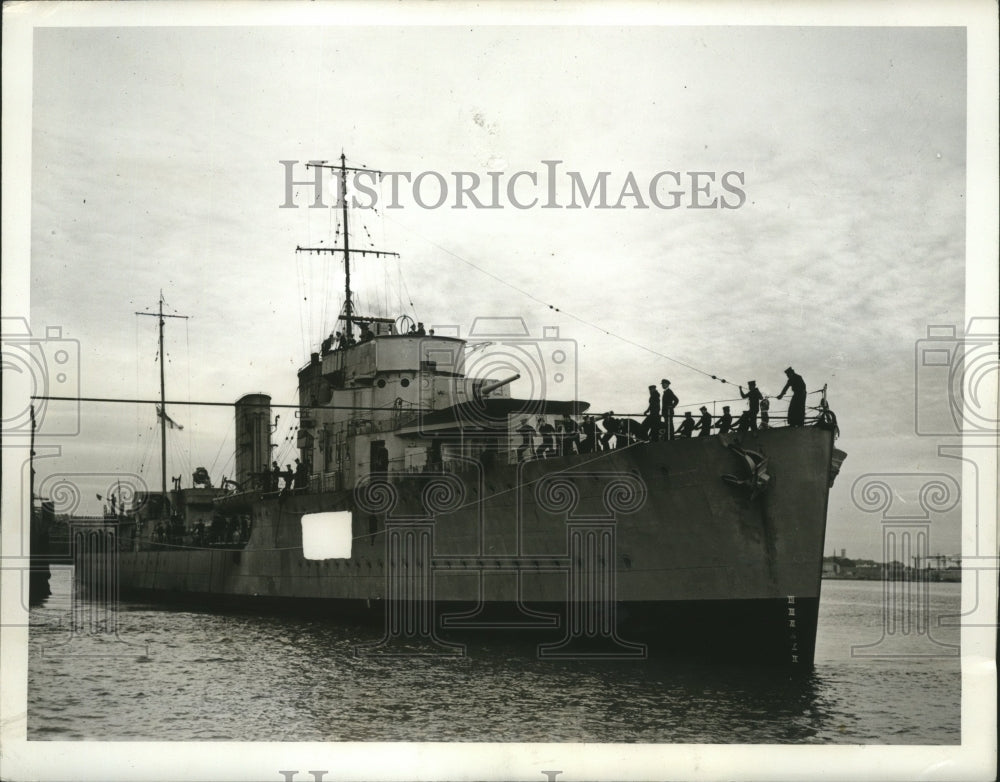 1940 Press Photo H.M.C.S. &quot;Skeena&quot; Eased Alongside Jetty in English Port- Historic Images