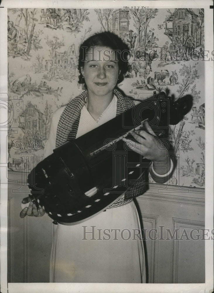 1938 Press Photo Girl with Berrichone at Church of Saint Sulpice, Paris, France